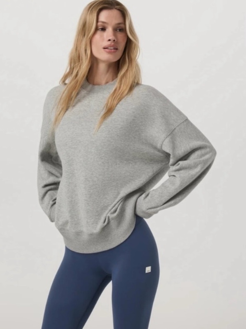 Vuori Sedona Weekender Crew Light Heather Gray Sweatshirt size Large